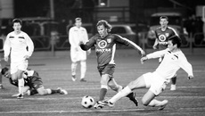 На острие атаки Алексей Васильев. Фото Бориса МОСКВИНА.