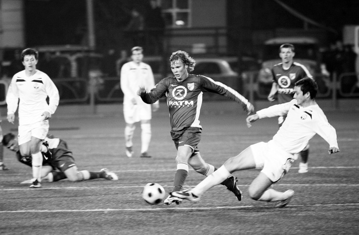 На острие атаки Алексей Васильев. Фото Бориса МОСКВИНА.