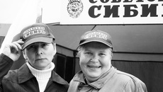 Людмила Пономарева (справа) с Татьяной Ткаченко на Дне города.