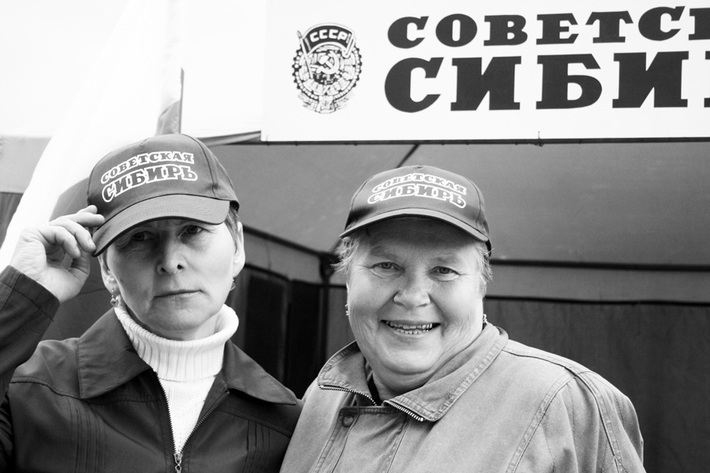 Людмила Пономарева (справа) с Татьяной Ткаченко на Дне города.