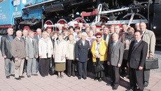 Ветераны Западно-Сибирской железной дороги у знаменитого лунинского трехтысячника.