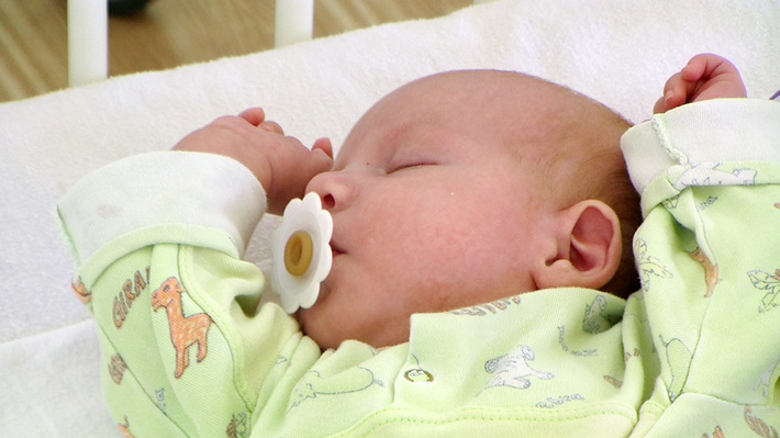 А этой  малышке, кто споет колыбельную?