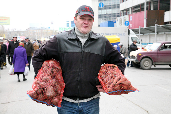 С сельхозярмарки домой.  Фото Бориса МОСКВИНА.