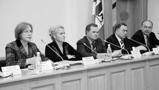 Слева направо Валентина Широкова, Ольга Кривонос, заместитель полномочного представителя Президента РФ в СФО Сергей Черданцев, Олег Симаков, главный федеральный инспектор аппарата полномочного представителя Президента РФ в СФО Владимир Полушин.