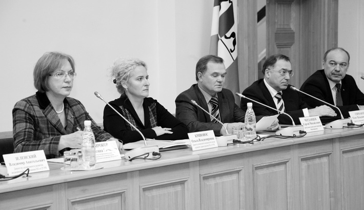 Слева направо Валентина Широкова, Ольга Кривонос, заместитель полномочного представителя Президента РФ в СФО Сергей Черданцев, Олег Симаков, главный федеральный инспектор аппарата полномочного представителя Президента РФ в СФО Владимир Полушин.