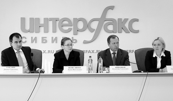 Во время пресс-конференции.