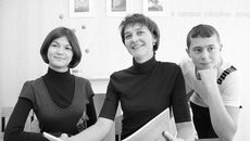 Наталья Скидан (в центре) со своими учениками.