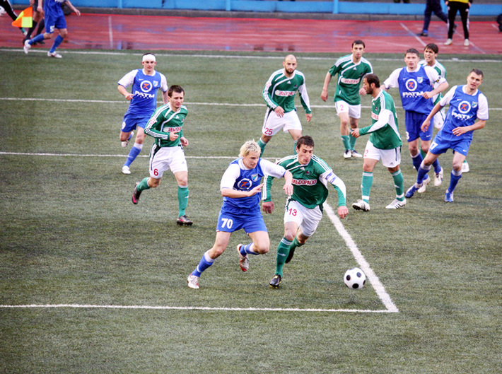 Самыми острыми и бескомпромиссными были поединки двух лидеров — «Сибири» и «Анжи».