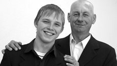 Комбайнеры ОАО «Племзавод «Медведский» Черепановского района Евгений Пузан и Юрий Иванович Штро.