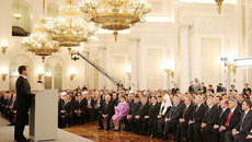 Нынешнее послание стало первым обращением президента к парламенту, которое готовилось при активном участии граждан. Два месяца назад президент обнародовал в интернете свою статью «Россия, вперед!», в которой изложил стратегию развития страны.