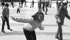 И звенит под ногами каток...