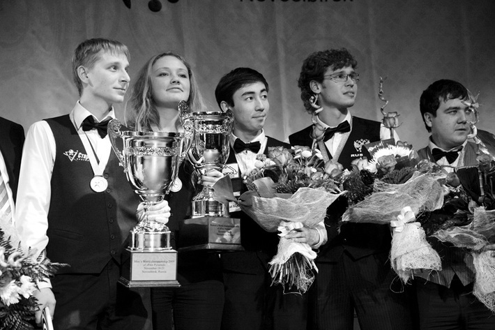 Рядом с чемпионами — серебряный призер соревнований Каныбек Сагынбаев и бронзовые — Даниил Богушевский (Россия) и Александр Паламарь (Украина).