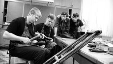 Новосибирское профессиональное училище-интернат для инвалидов. Будущие обувщики индивидуального пошива (слева направо): Дмитрий Мухин, Александр Семеновых, Илья Никитин, Дмитрий Макрецкий.