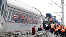 На месте крушения «Невского экспресса». Фото с lpohtimes.ru.