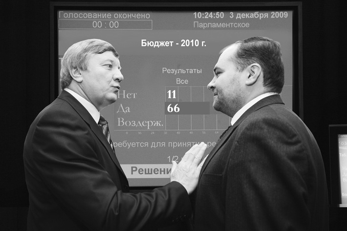 Председатель комитета по бюджетной, финансово-экономической политике и собственности Виктор Осин — Леониду Горнину: «Я и не сомневался, что бюджет будет принят!»