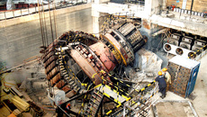 След былого бедствия в машинном зале пока еще налицо.