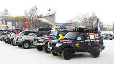 Трофи-экспедиция «Метель-2010» стартовала от здания новосибирского цирка.