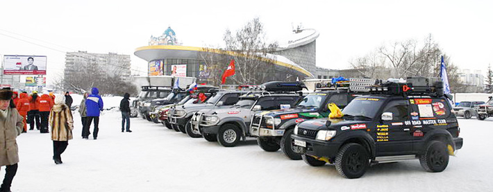 Трофи-экспедиция «Метель-2010» стартовала от здания новосибирского цирка.