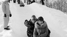 Зимние забавы. Фото Сергея ДЯТЛОВА.