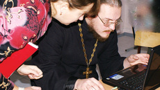 Отец Андрей (на снимке) считает, что познание православной культуры должно стать хорошей традицией для всех культработников в городе и на селе.