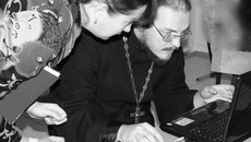 Отец Андрей (на снимке) считает, что познание православной культуры должно стать хорошей традицией для всех культработников в городе и на селе.