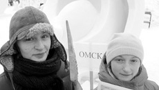 Скульптура победителей фестиваля, команды из Омска (на снимке), представляет собой птицу с яйцом, что символизирует появление новой жизни.