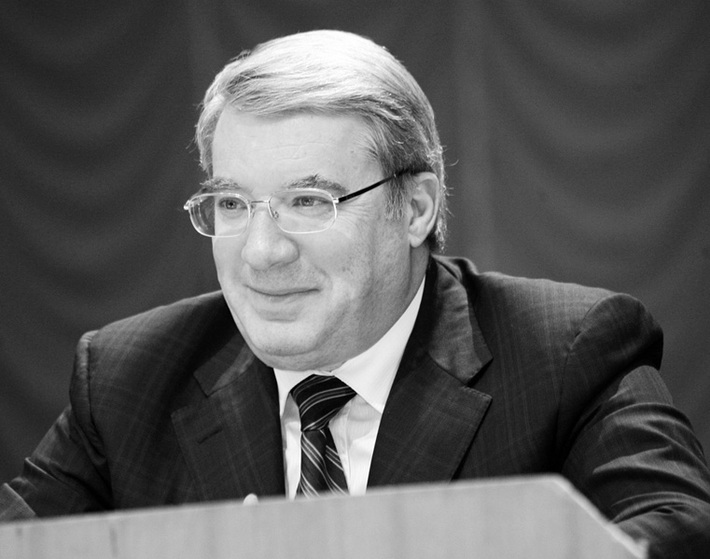 Виктор Толоконский выступает на состоявшейся вчера внеочередной XVIII конференции регионального отделения партии «Единая Россия».