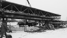 Временные сооружения на месте возведения будущего моста.