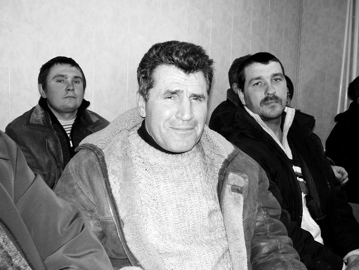 Иван Шталинский (в центре) вошел в историю Краснозерского района, став первым фермером.