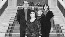 Еще полчаса, и наградят... Наши лауреаты (слева направо): Виталий Злодеев, Светлана Пахоменко, Нина Егорова и Елена Костина.
