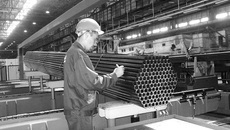 Благодаря своевременно принятым антикризисным мерам возобновил работу Новосибирский металлургический завод им. Кузьмина. Фото Сергея ДЯТЛОВА.