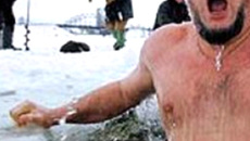 Купание в проруби на Крещение не является обязательным с церковной точки зрения.