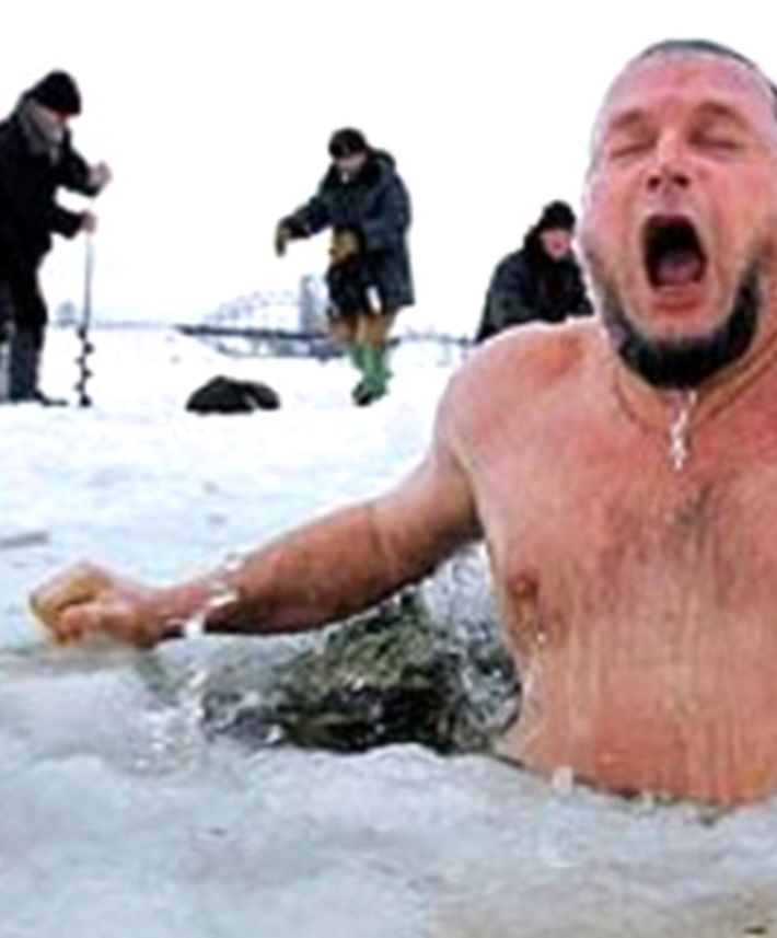 Купание в проруби на Крещение не является обязательным с церковной точки зрения.