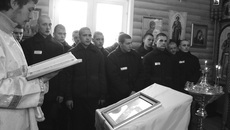 Во время службы в новом храме.