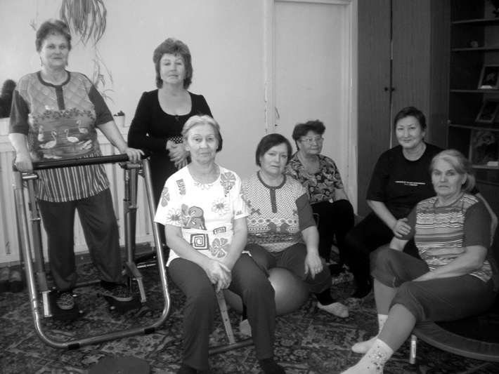 Пожилые посетители комплексного центра социального обслуживания населения Кочковского района могут поддерживать свое здоровье с помощью специальных тренажеров, полученных благодаря областной целевой программе.