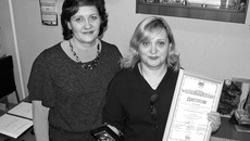 Ирина Киселева (слева), бывшая безработная, а ныне преподаватель тренинг-школы «Активное развитие», и Ирина Шувахина.