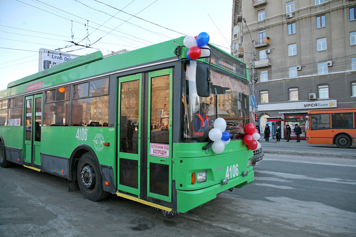«Свеженькие» троллейбусы спешат на улицы города.