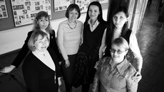 Молодые педагоги городского центра профилактики социального сиротства «Солнечный круг». Слева направо старший методист Ирина Скрипченко, редактор журнала «И станет мир добрей» Эльвира Корченко, методист Ольга Прошина, психолог Мария Казацкая, социальный педагог Ирина Погоруева и педагог-психолог Анна Кудрикова.