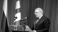 Зал с большим вниманием выслушал выступление губернатора Виктора Толоконского.