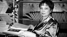 Татьяна Борисовна Ганицкая рассказывает о редких экземплярах книг в библиотеке.