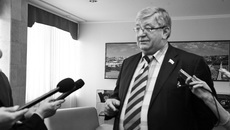 Председатель Новосибирского областного Совета депутатов, руководитель фракции «Единая Россия» в областном Совете Алексей Беспаликов отвечает на вопросы журналистов.