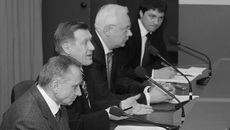 Во время пресс-конференции.