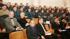 Во время совещания.