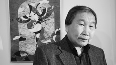 Юрий Мандаганов — автор и кочевник собственной персоной на фоне своей работы «Принцесса».