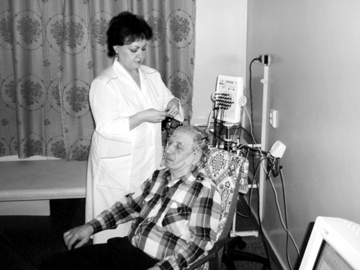 В одном из лечебных кабинетов госпиталя.