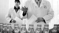 Продукцию «Сибирского молока» представляет директор Евгений Железнюк.
