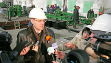 Василий Юрченко остался доволен увиденным на заводе.