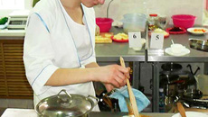 Одно из заданий конкурса — суп.