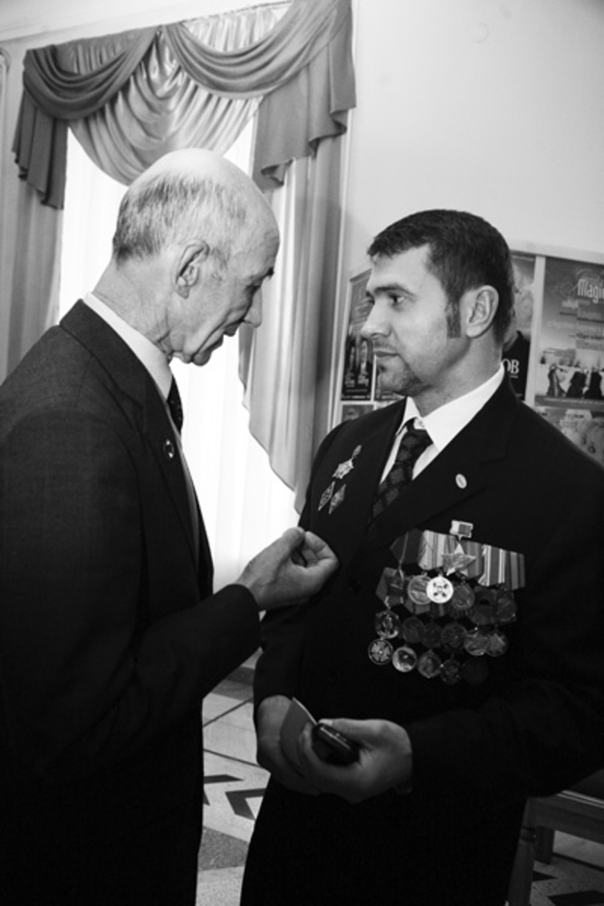 Председатель регионального отделения ветеранов военной службы Виктор Абросимов и лидер местного отделения Союза ветеранов Афганистана Евгений Яковенко.