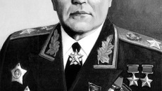 Дважды Герой Советского Союза маршал Малиновский.